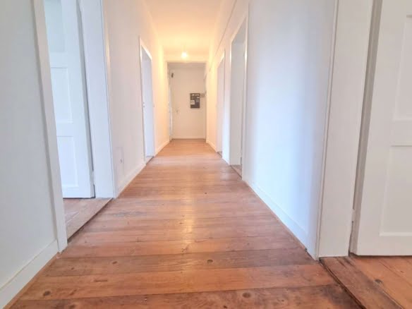 VERMIETET! Großzügige 4 Zimmerwohnung mit Holzdielenboden + Balkon – WG geeignet – zentralst in Offenbach