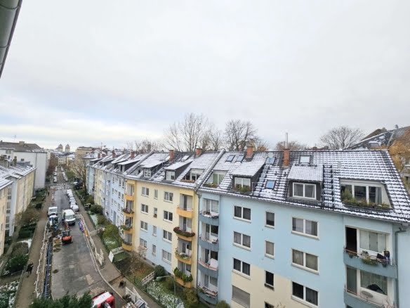 VERMIETET! Top Nordendlage! Auch WG- geeignet! Nagelneu sanierte 4 Zimmerwohnung im 5. OG