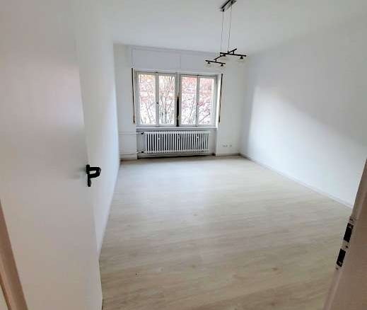 VERMIETET! 2020 neu renovierte 2-Zimmerwohnung mit neuem Wannenbad – mitten in Fußgängerzone Hanau