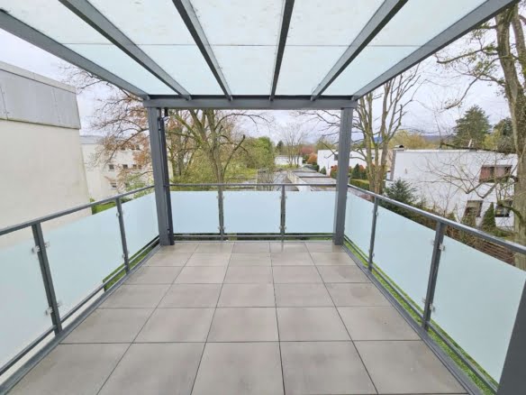 VERMIETET! Gemütliche 3 Zimmerwohnung mit großem Balkon in gepflegter Grünanlage in Bad Homburg