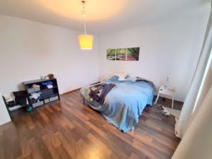 VERMIETET! Schicke 2 Zimmer Wohnung mit Balkon – Sachsenhausen + POOL+SAUNA im Haus!