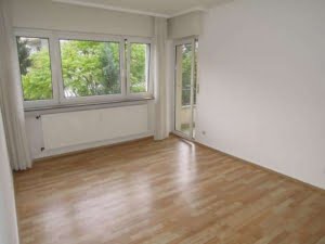 VERMIETET! Ruhig + renoviert 2019! Gepflegte 2 Zimmer mit Balkon – direkt am Kettler Krankenhaus