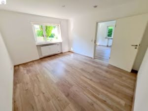 VERMIETET!Was für ein Villenanwesen mit Traumgarten! Mehrgenerat.haus + Einliegerwohnung + 2 Garagen