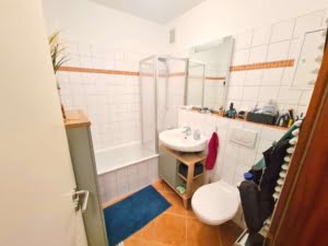 VERMIETET! WOW! TOP SKYLINEBLICK + POOL+SAUNA im Haus! Großes 1 Zimmer Apt. mit Balkon. –