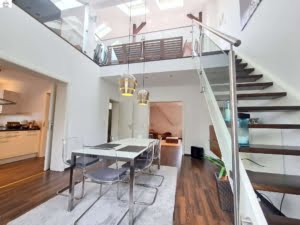VERMIETET! WOW! – Stylische 5 Zimmer Maisonette inkl. EBK + Kamin + Dachterr. -Sachsenhausen