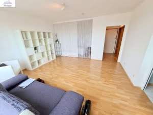 VERMIETET! WOW! TOP SKYLINEBLICK + POOL+SAUNA im Haus! Großes 1 Zimmer Apt. mit Balkon. –
