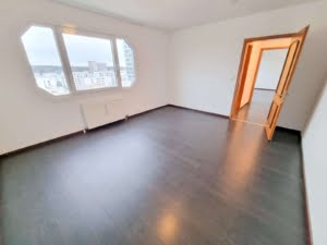VERMIETET! Schicke 2 Zimmer Wohnung mit Balkon – Sachsenhausen + POOL+SAUNA im Haus!
