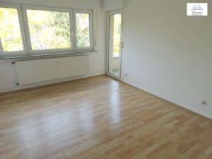 VERMIETET! Ruhig + renoviert 2019! Gepflegte 2 Zimmer mit Balkon – direkt am Kettler Krankenhaus
