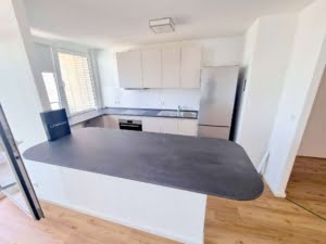 VERMIETET! Bester Skylineblick inkl. +Pool+Sauna im Haus! Schicke 3 Zimmer Wohnung mit Balkon –