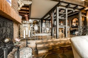 VERKAUFT! Prachtvolle Villa mit Schwimmbad und Parkgrundstück mit Teich – Hollywood-Feeling im Rheingau!