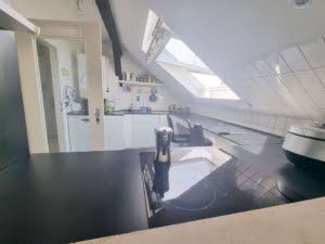 Ganz oben im Altbau! Sonnige+ richtig große Dachstudio Wohnung mit Skyline- + Taunusblick – ruhig in Rödelheim