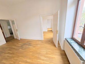 VERMIETET! Altbaucharme pur in Top Lage Sachsenhausen: 4 Zimmerwohnung mit Balkon + Parkett + EBK
