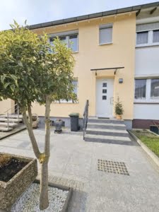 VERKAUFT! Perfekt für die kleine Familie! Solides Reihenmittelhaus + Garage + Garten -Heddernheim