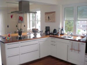 VERMIETET! Sehr großzügige 3-Zimmer Maisonette mit 2 Balkonen + TG-Platz – Top Lage Sachsenhausen