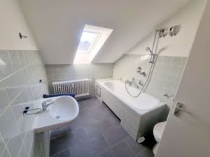 VERMIETET! Neu renoviert! 3-Zimmerwohnung mit 2 Balkonen + Wannenbad – ruhig in Bergen-Enkheim