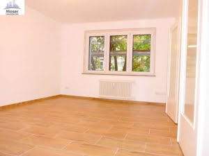 VERMIETET! Modern + Großzügig! Gemütliche 2-Zimmer plus offener Wohnküche + Balkon! – – EZB nah im Ostend