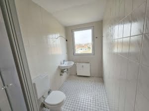 VERMIETET! Sonnige + große 3 Zimmer Dachgeschosswohnung – Hanau Nähe TÜV – zentrale Lage