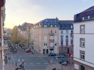 VERMIETET! Topst Lage von Sachsenhausen! Altbaucharme! Gemütliche 2 Zimmerwohnung inkl. Wannenbad