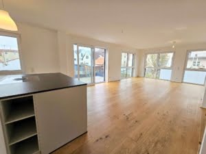 VERKAUFT! Stylische 3 -Zimmer Maisonette mit großem Balkon + Luxusküche + 2 TG-Plätze – Hofheim
