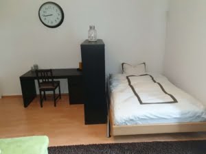 VERMIETET! Altbaucharme! Große 1,5 Zimmerwohnung mit Wohnkü – ruhig und zentral in Rödelheim