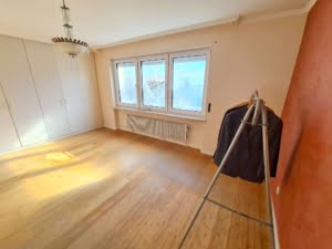 VERMIETET!Perfekte Lage am Berger Hang! 6 Zimmer + 2 Bäder auf 2 Etagen mit eigenem Garten + Teich!