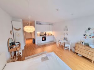 VERMIETET! Schickes 1-Zimmer Apartment (Neubau 2020) mit Balkon, Parkett, EBK – zentr. Ostend Lage
