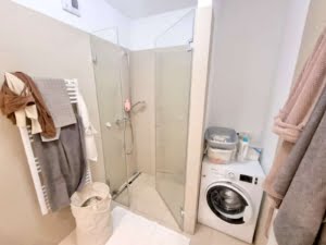 VERMIETET! Schickes 1-Zimmer Apartment (Neubau 2020) mit Balkon, Parkett, EBK – zentr. Ostend Lage