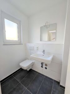 VERMIETET! Schick ! dieses nagelneue 4-Zimmer Townhouse mit Balkon + Terrasse – Offenbach