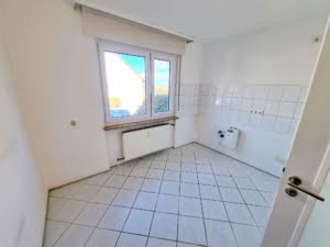 VERMIETET! Frisch renoviert! 3-Zimmerwohnung mit Terrasse + Garten am Feldrand- S-Bahn nah Hofheim