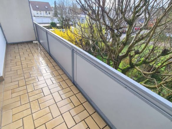 VERMIETET! Großzügige 2 Zimmer Wohnung mit Balkon in gepflegtem MFH zentral in Bad Soden