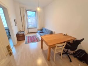 VERMIETET! Altbaucharme in Sachsenhausen: gemütliche 2 Zimmerwohnung mit Tageslichtbad