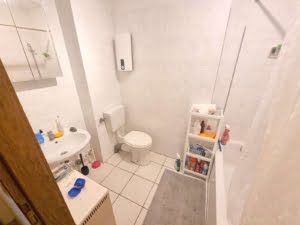 VERMIETET! Sonnige 2 Zimmerwohnung mit Wohnküche + großem Balkon – Bornheim Grenze Ostend