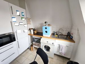 VERMIETET! Altbaucharme Pur + ganz oben! Sonnige 2-Zimmer Altbau Wohnung – zentral in Sachsenhausen