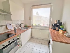 VERMIETET! Hell! 3 Zimmerwohnung mit Balkon und Wannenbad – Bornheim Grenze Ostend – EZB nah