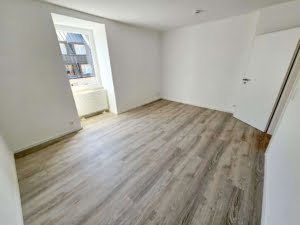 VERMIETET! Schick saniert! Große 2-Zimmer Wohnung mit Wohnküche + Gartennutz.- mainnah in Fechenheim