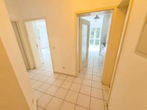 VERMIETET! Gartenwohnung Sachsenhäuser Berg: 2 sonnige Zimmer + EBK + Balkon + eigener Garten
