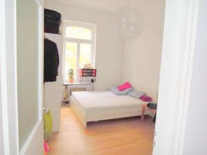 VERMIETET! Altbaucharme pur ! 2 Zimmerwohnung mit Wohnküche – zentral + ruhig im Ostend Nähe EZB
