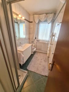 VERMIETET!Perfekte Lage am Berger Hang! 6 Zimmer + 2 Bäder auf 2 Etagen mit eigenem Garten + Teich!