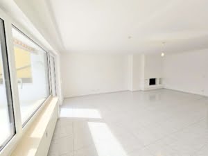 VERKAUFT! Große 4 Zimmer Terrassenwohnung + 2 Bäder + EBK + Kamin + Keller + Garage –