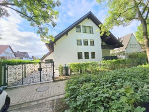 Nagelneu saniert! Große 3 Zimmer mit Terrasse + Garten – Parkettboden – Wohnküche – Neu Isenburg