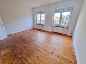 VERMIETET! Großzügige 4 Zimmerwohnung mit Holzdielenboden + Balkon – WG geeignet – zentralst in Offenbach