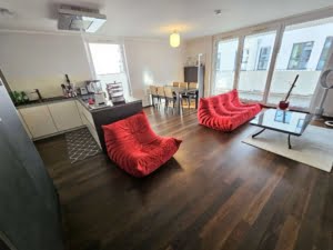 VERMIETET! -Privatstraße Sachsenhausen: Attraktive 3-Zimmer-Wohnung mit großem Balkon + TG