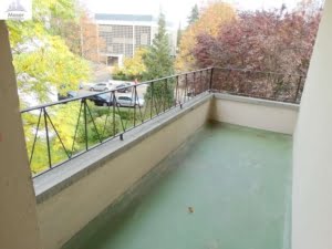 VERMIETET! Ruhig + renoviert 2019! Gepflegte 2 Zimmer mit Balkon – direkt am Kettler Krankenhaus