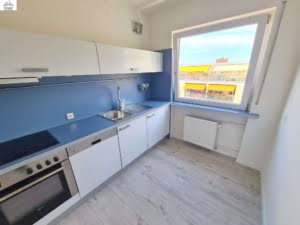 VERMIETET Was für ein Skylineblick neu saniert! Sonnige 3 Zimmerwhg. mit Balkon + EBK + neuem Bad