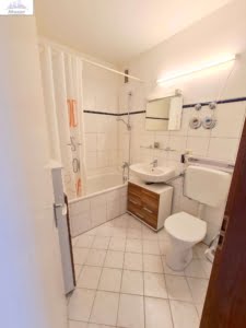 VERMIETET! WOW! TOP SKYLINEBLICK + POOL+SAUNA im Haus! Großes 1 Zimmer Apt. mit Balkon. –