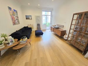VERMIETET! Ein Highlight für Altbaufans in Sachsenhausen! Große 4-Zimmerwohnung mit Balkon + EBK
