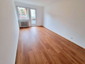 VERMIETET! Großzügige 3 Zimmerwohnung mit Südbalkon inkl EBK – zentral in Sachsenhausen