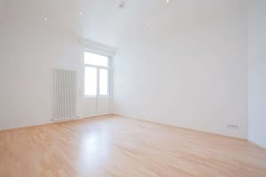 VERMIETET! Ein Highlight für Altbaufans in Sachsenhausen! Große 4-Zimmerwohnung mit Balkon + EBK