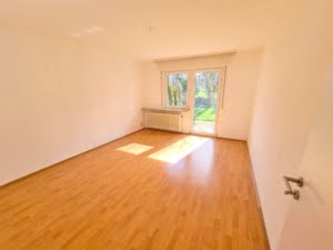 VERMIETET! Frisch renoviert! 3-Zimmerwohnung mit Terrasse + Garten am Feldrand- S-Bahn nah Hofheim