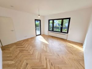 Nagelneu saniert! Große 3 Zimmer mit Terrasse + Garten – Parkettboden – Wohnküche – Neu Isenburg